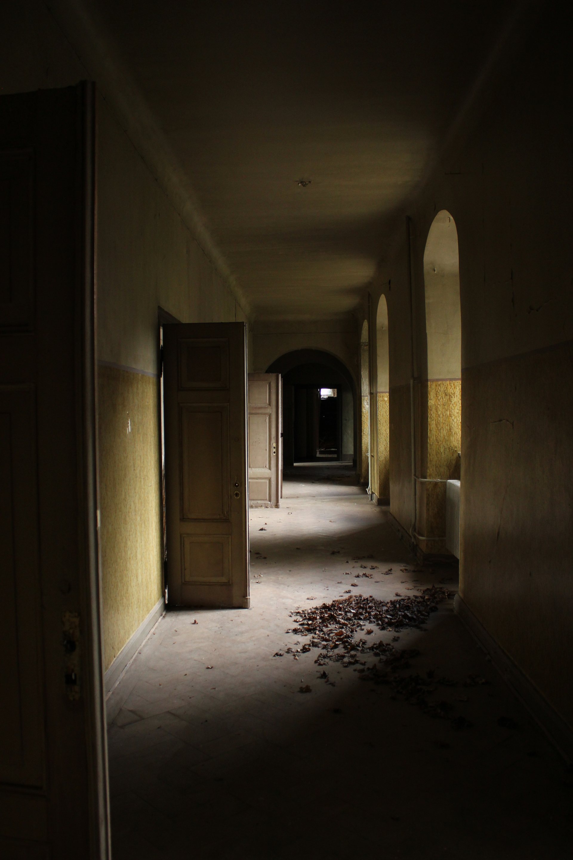 Dunkler historischer Gang im Kernschloss Seeburg