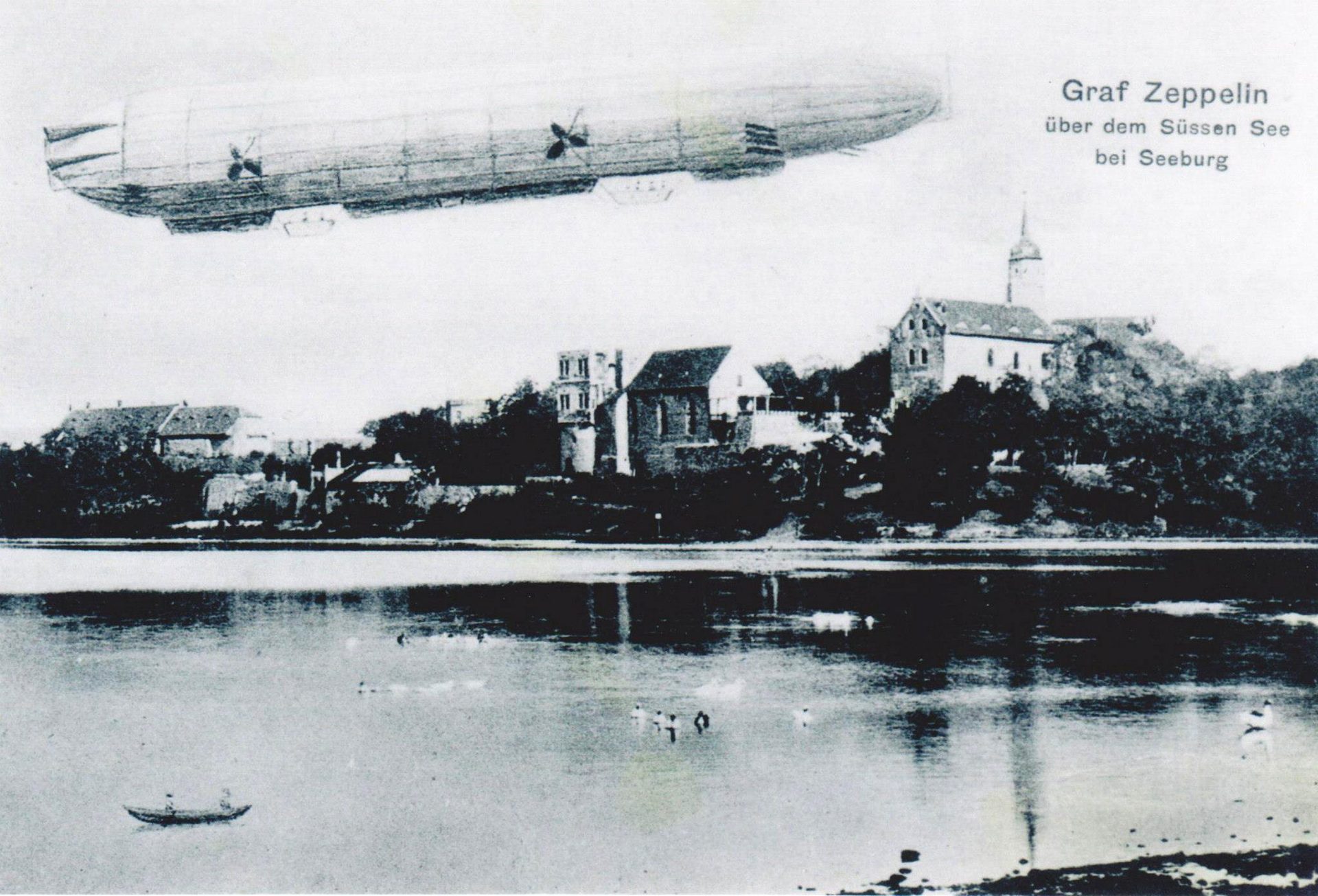 Historische Postkarte: Der Zeppelin 'Graf Zeppelin' über dem Süßen See bei Seeburg